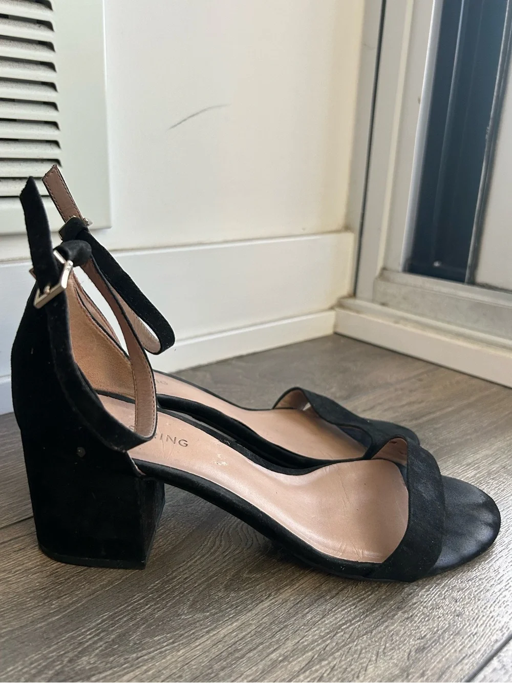 Call it Spring sandals - Picture 2 of 4
